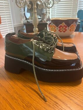 Jeffrey Campbell Book Platform Apron Toe Derby Green Tan Patent Leather Loafers